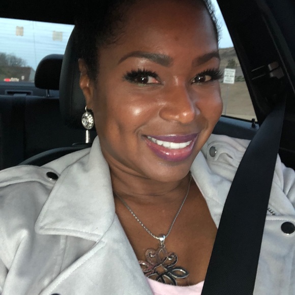 Meet your Posher, Alicia - Picture 1 of 1